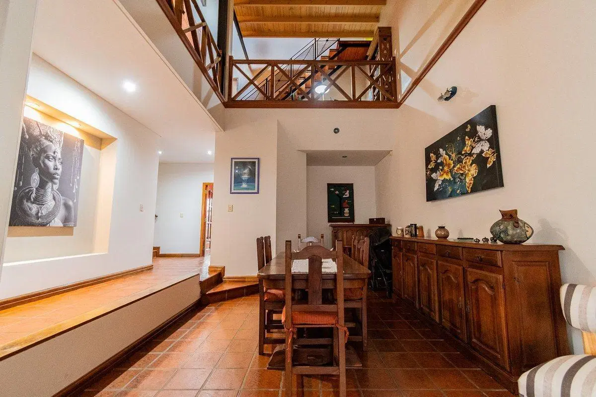 VENTA CASA 4 AMB JARDIN  PISCINA GARAGE SAENZ PEÑA 5