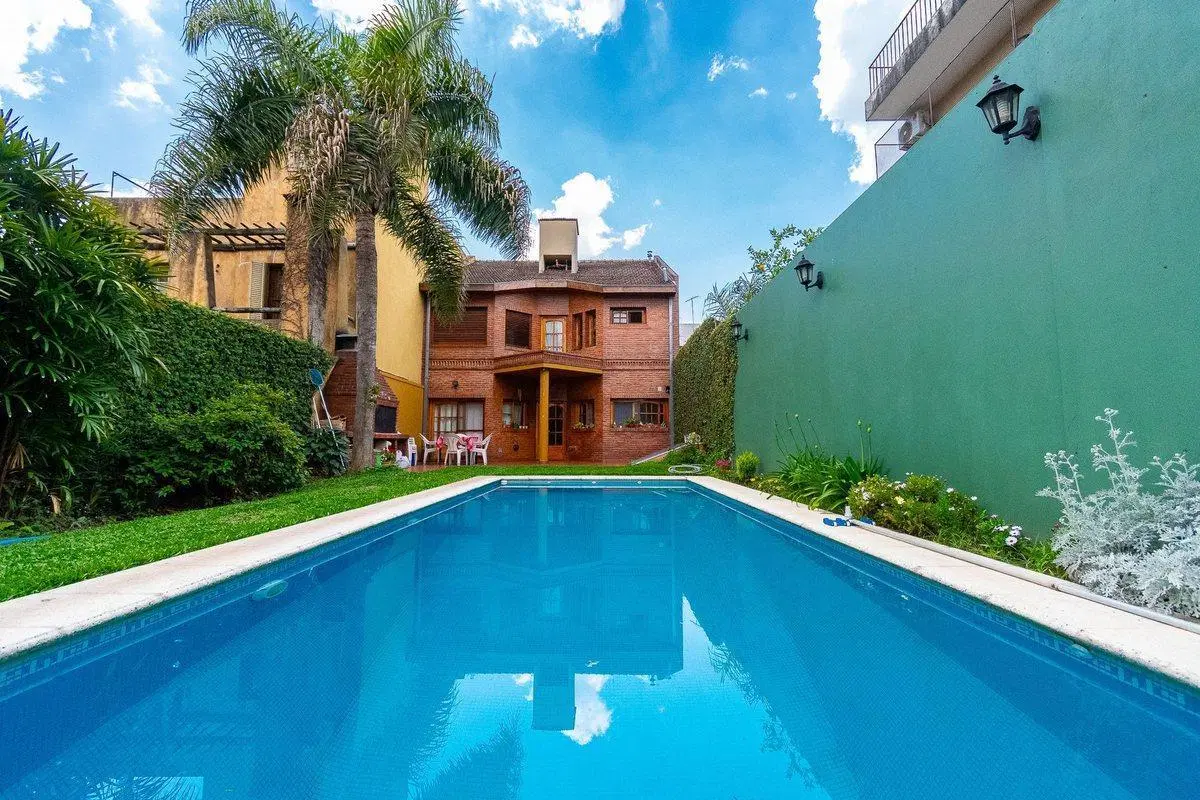 VENTA CASA 4 AMB JARDIN  PISCINA GARAGE SAENZ PEÑA 2