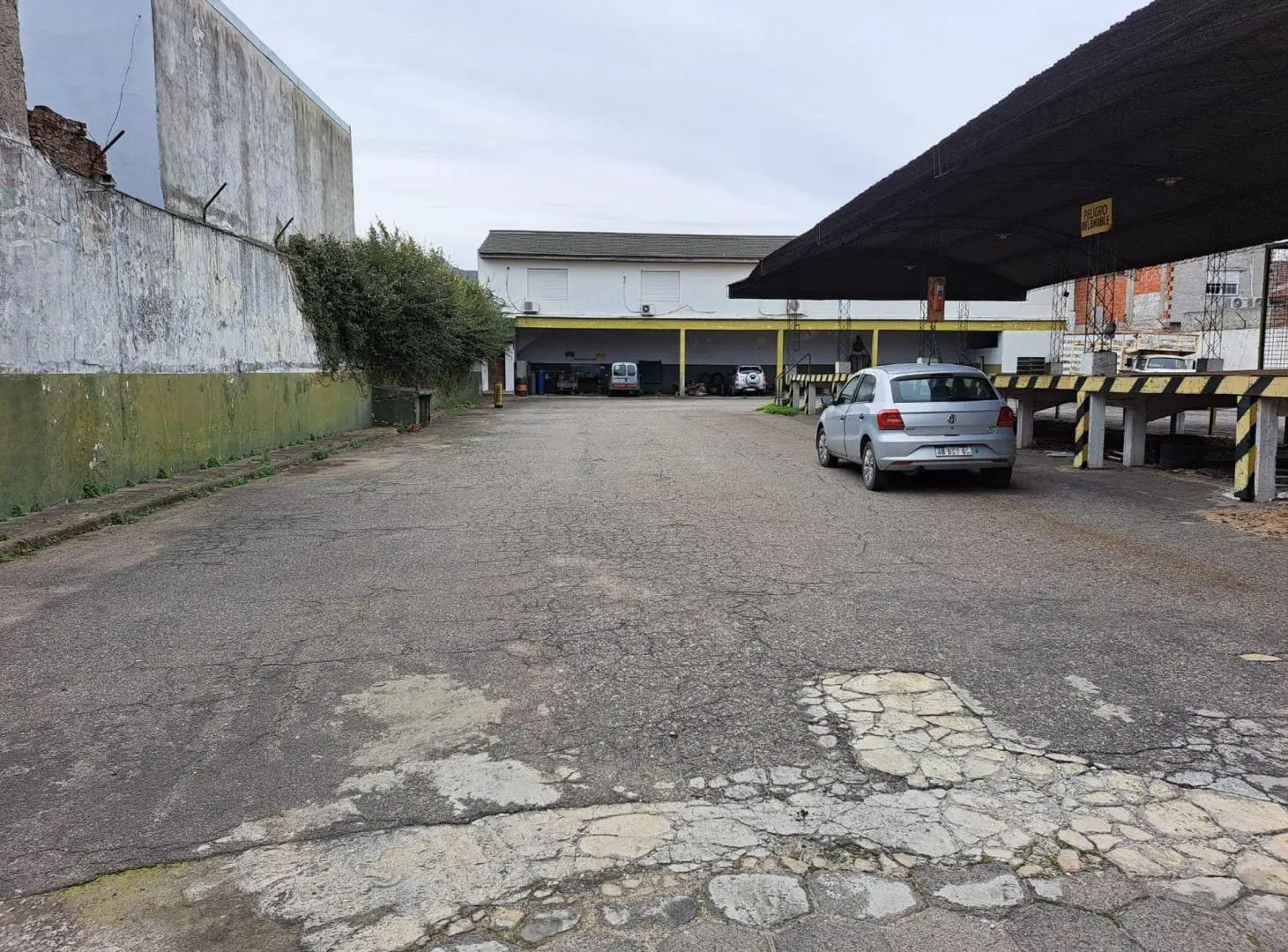 VENTA Galpon Oficinas Terreno estacionamiento lote 3