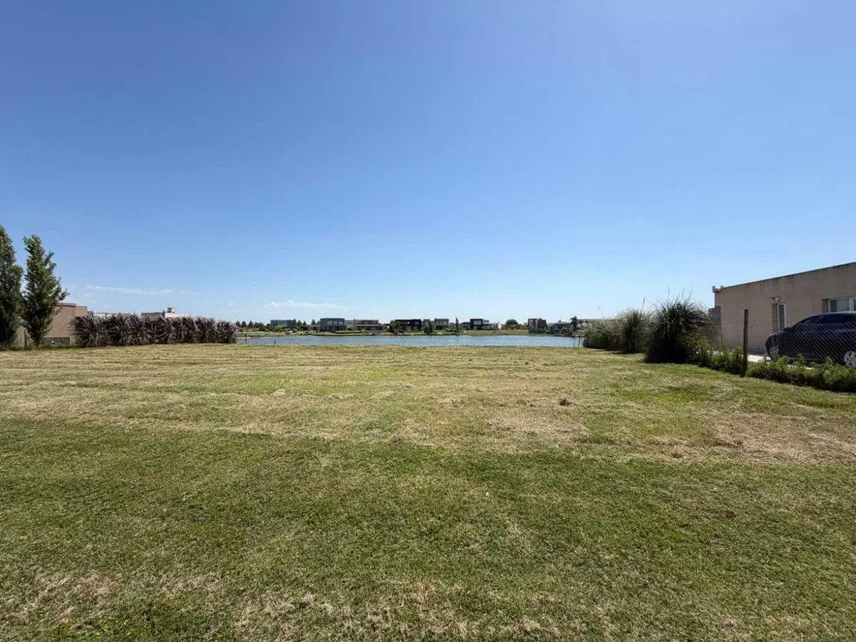 VENTA LOTE 854M2 A LA LAGUNA SAN SEBASTIAN AREA 8 4