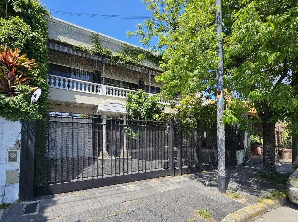 VENTA CASA 4 DORMITORIOS 2 PLANTAS SAAVEDRA PILETA 8