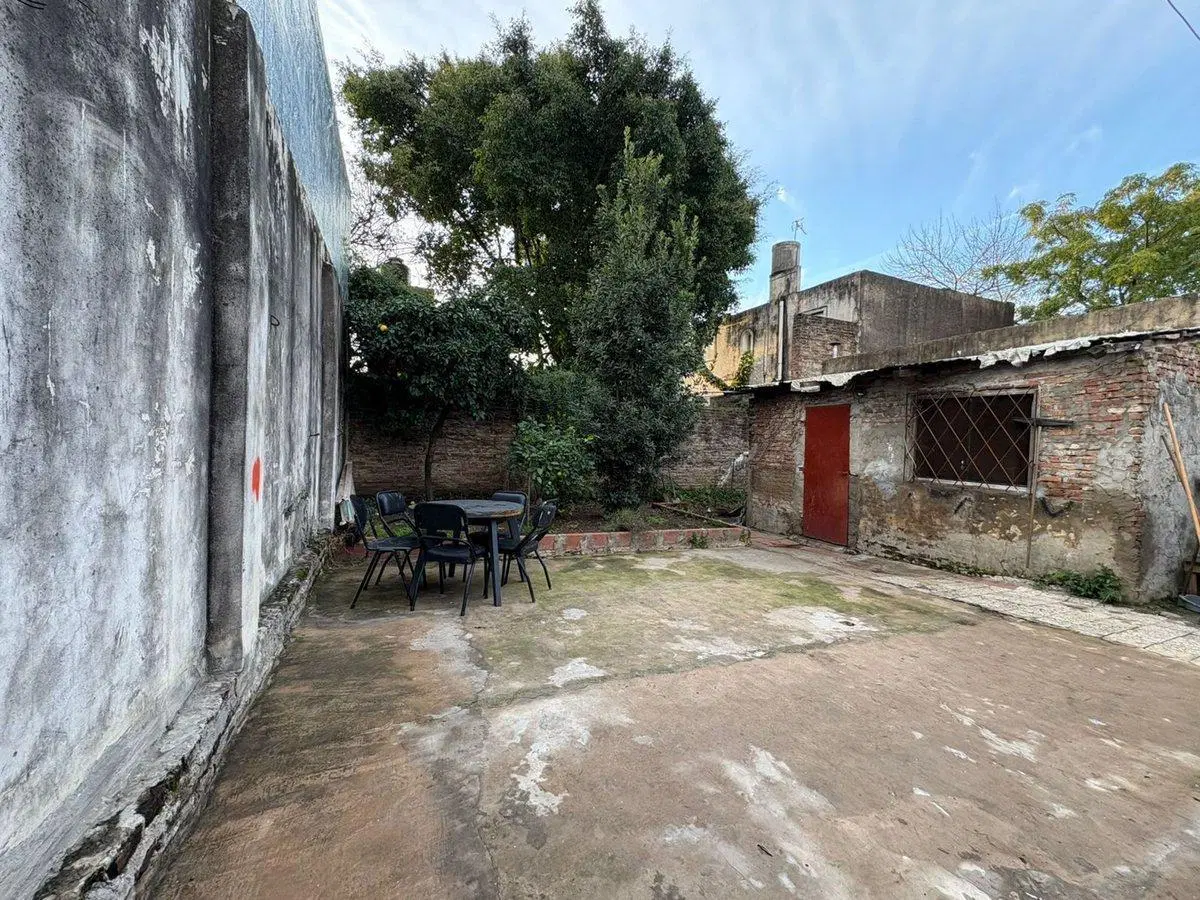 VENTA CASA 4 AMB CON PATIO Y GARAGE EN V. LOPEZ 4