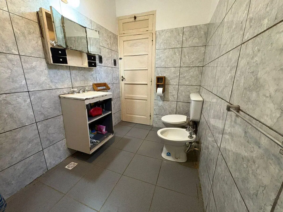 VENTA CASA 4 AMB CON PATIO Y GARAGE EN V. LOPEZ 8
