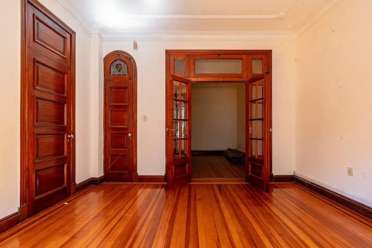 CASA ESTILO ARQUITECTÓNICO SEDE PROFESIONAL-COMERC 4