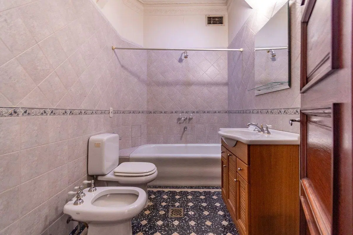 VENTA CASA UNICA RESIDENCIAL O SEDE PROFESIONAL 4