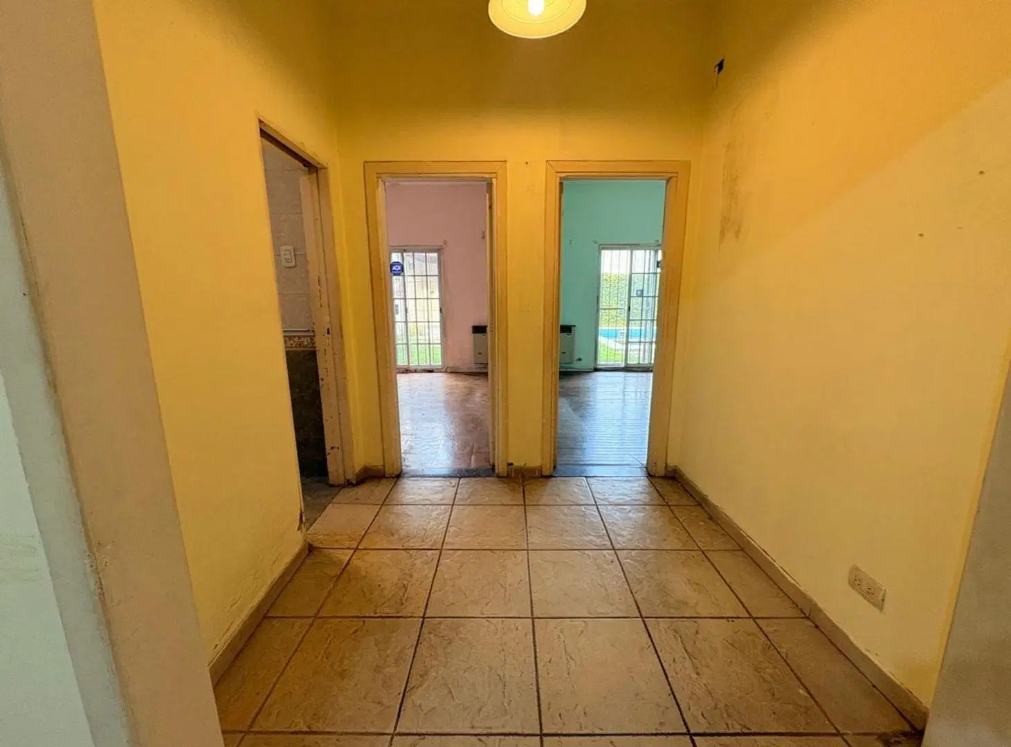 VENTA CASA 3 AMB CON PILETA Y COCHERA V. ADELINA 8