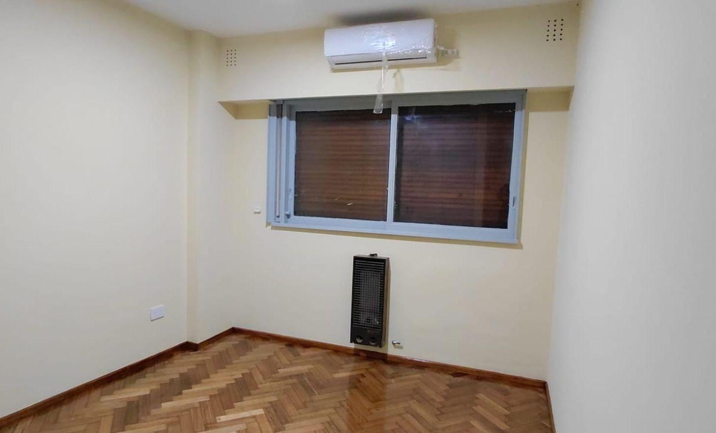 Foto de Alquiler Tres ambientes balcon y Patio Centro, imagen 5