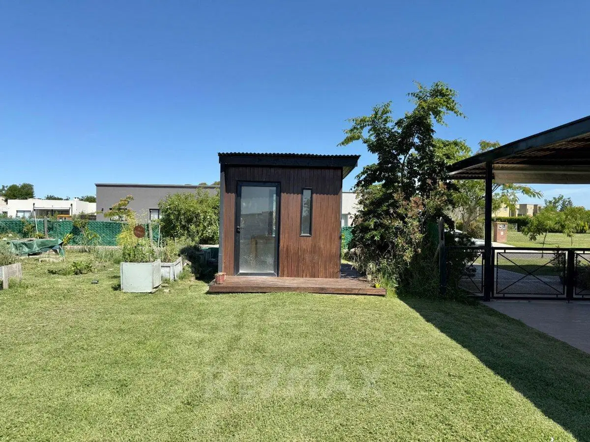 CASA 2 PLANTAS BARRIO SAN RAMON PILETA GALERIA 5