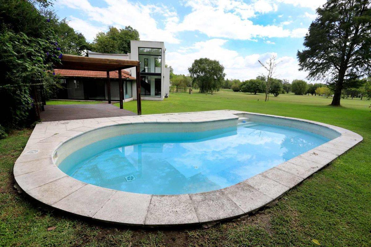 Foto de VENTA CASA 5 AMB. LOTE VISTA AL GOLF 1700 M2, imagen 5