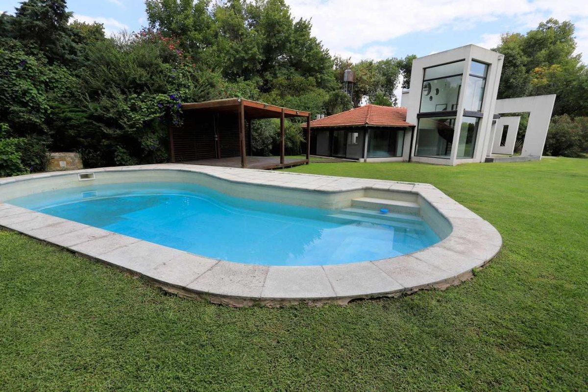 Foto de VENTA CASA 5 AMB. LOTE VISTA AL GOLF 1700 M2, imagen 3