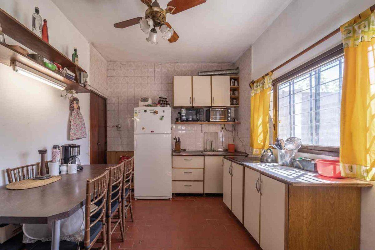 Foto de VENTA CASA 2 AMBIENTES CON COCHERA VILLA DE MAYO, imagen 3