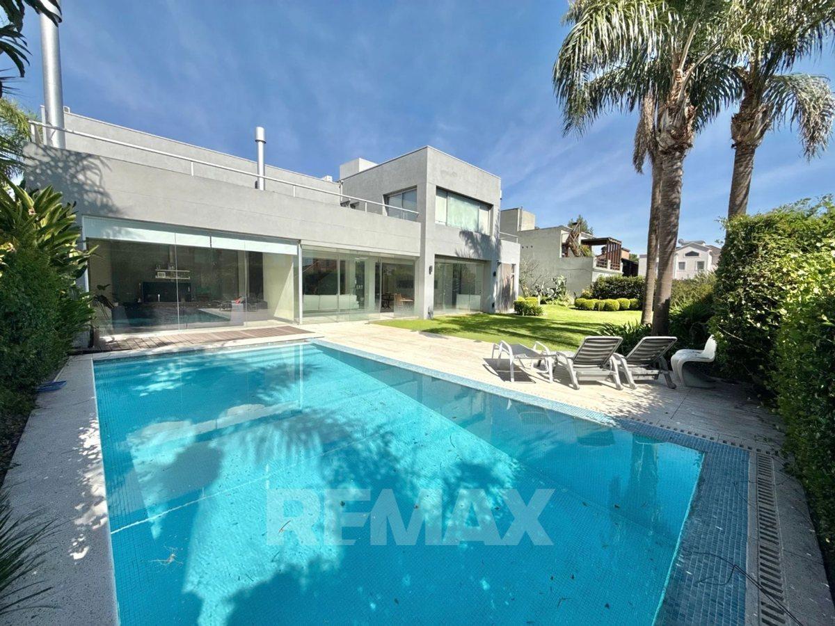 Foto de CASA 6 AMB EN VENTA B° LA ARAUCARIA BELLA VISTA, imagen 2