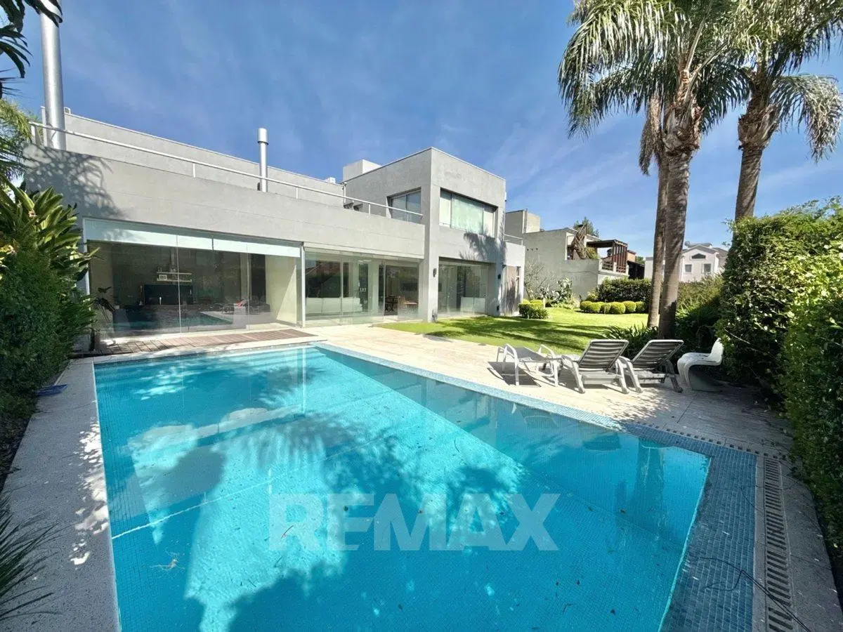 CASA 6 AMB EN VENTA B° LA ARAUCARIA BELLA VISTA 2
