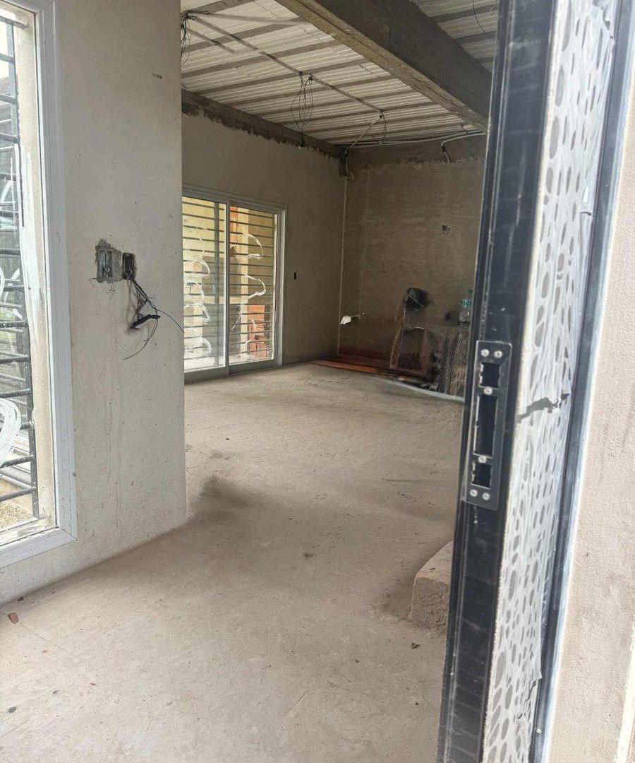 Foto de CASA 5 AMB VENTA A TERMINAR EL CAZADOR ESCOBAR, imagen 1