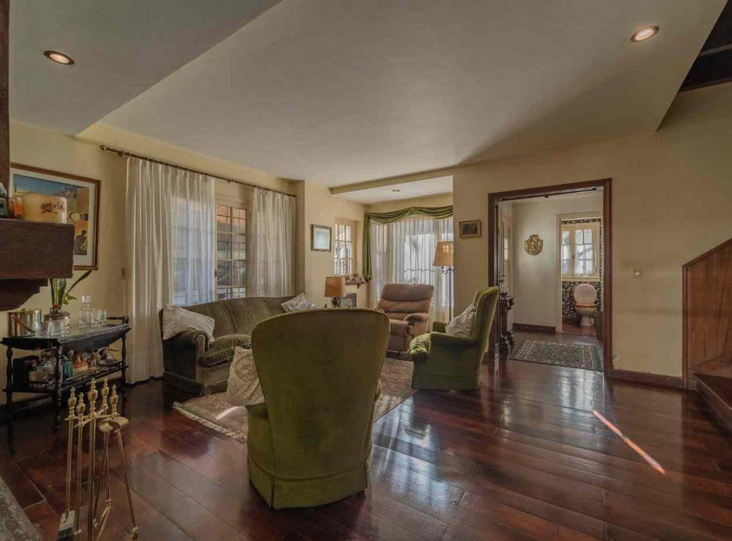 Foto de VENTA CASA 6 AMBIENTES CON JARDÍN Y PILETA OLIVOS, imagen 2