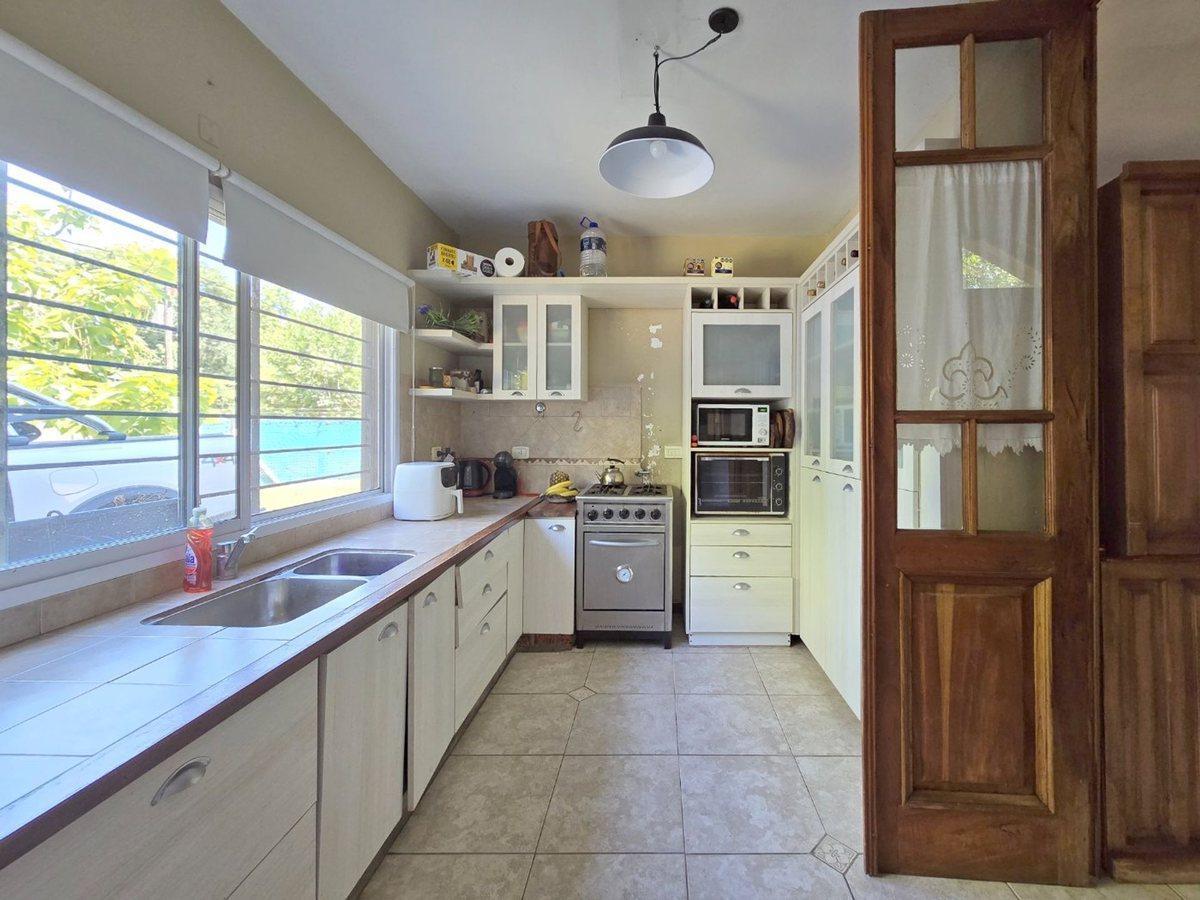 Foto de CASA 5 AMB A MTS COUNTRY BANCO PROVINCIA PERMUTA, imagen 5