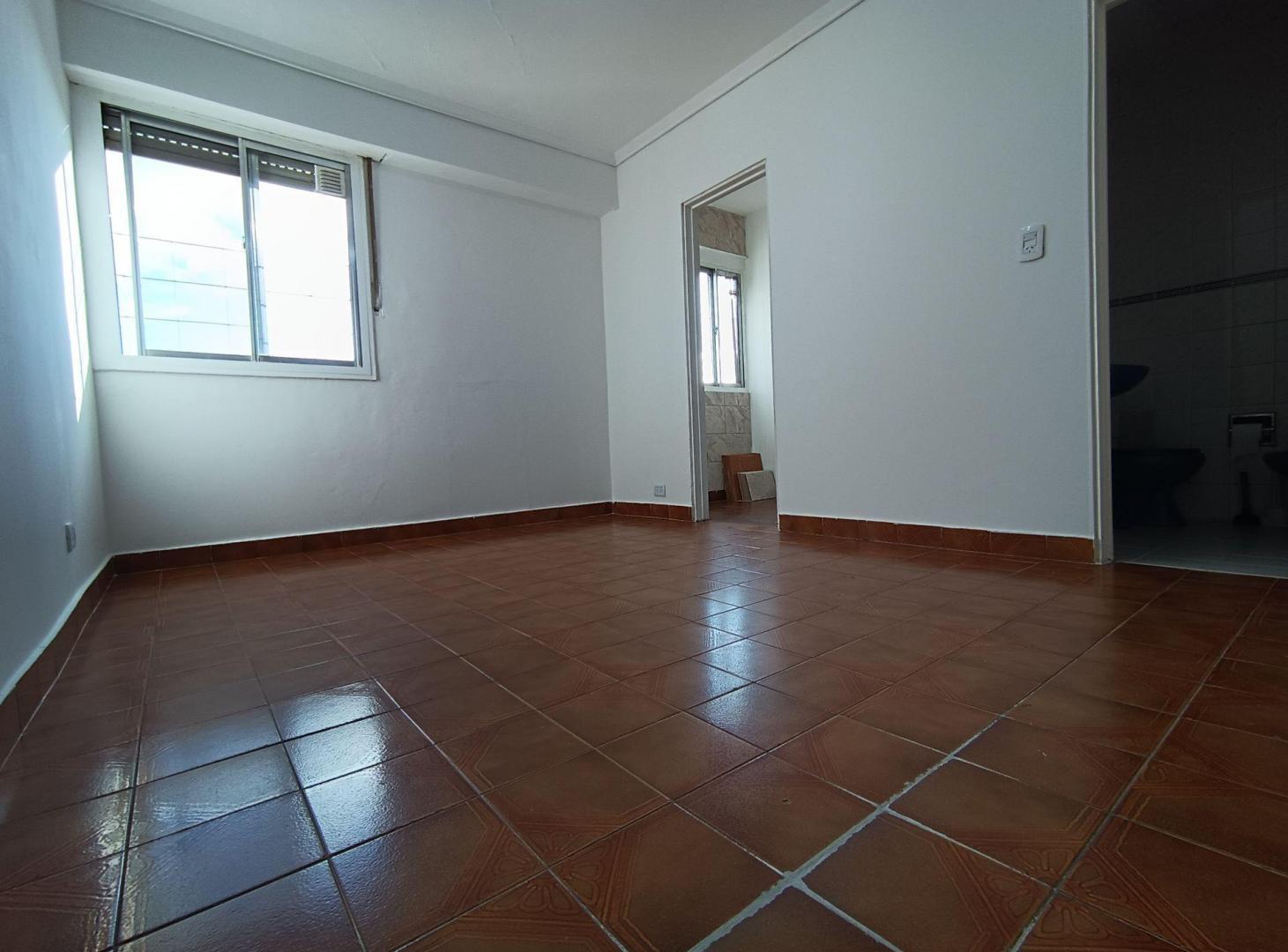 Foto de Depto 2 Amb en alquiler Balvanera piso alto, imagen 1