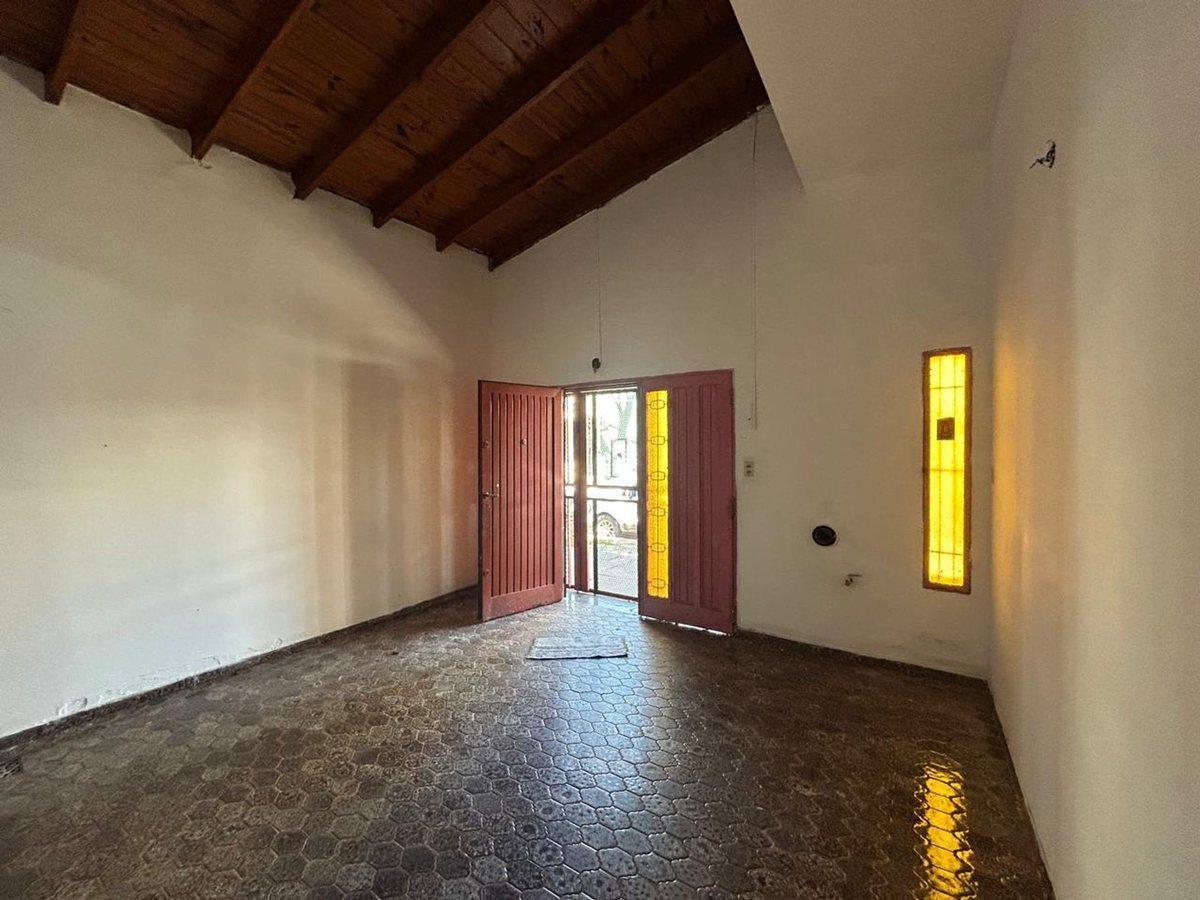 Foto de Venta Casa 5 Amb terraza jardín Parque Chacabuco, imagen 1