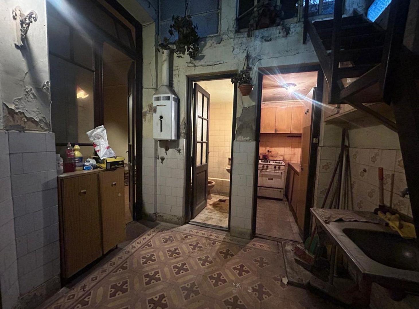 Foto de LOCAL EN VENTA BARRACAS CON VIVIENDA O DEPOSITO, imagen 2
