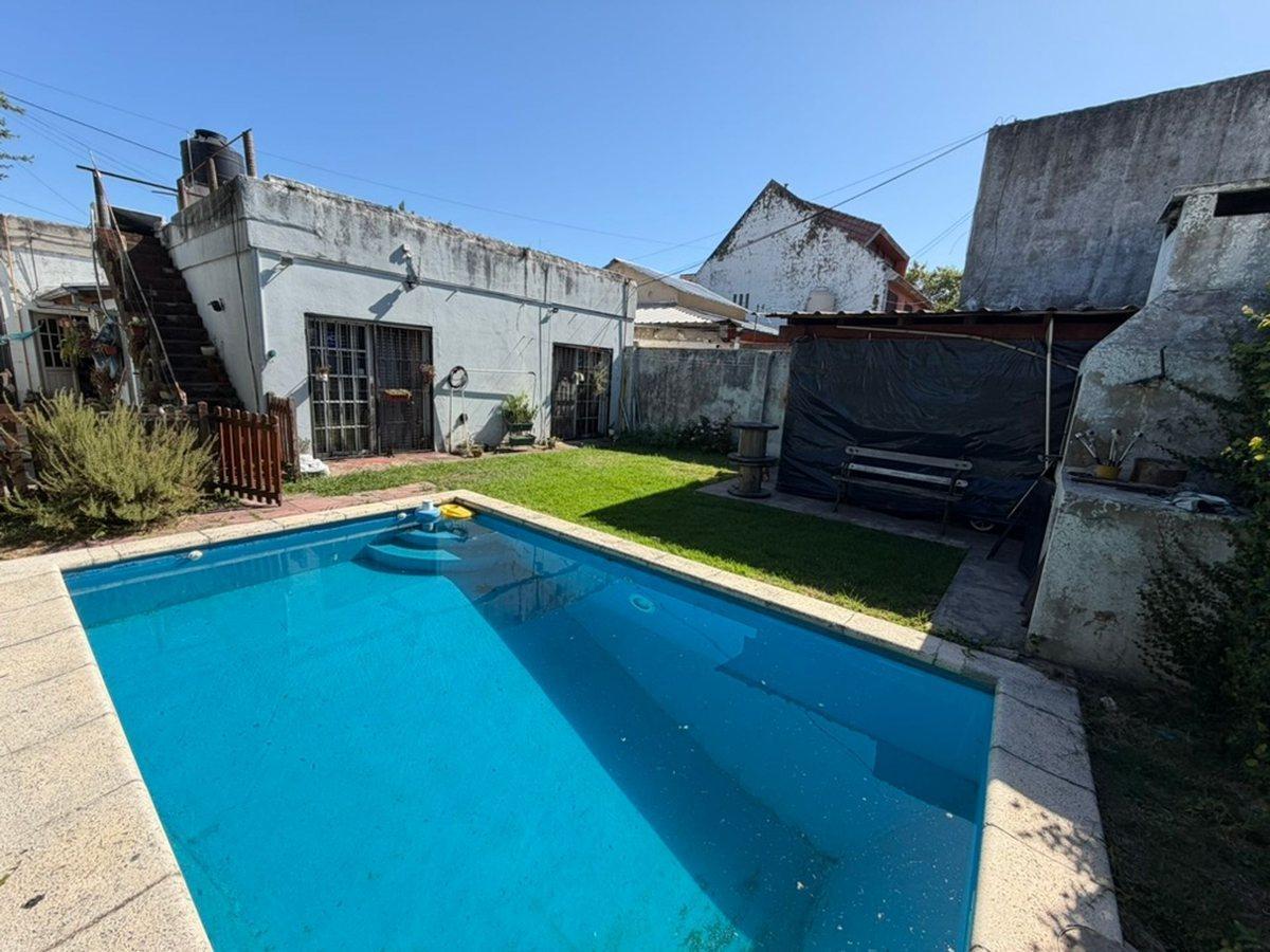 Foto de VENTA CASA 3 AMB CON PILETA Y COCHERA V. ADELINA, imagen 4