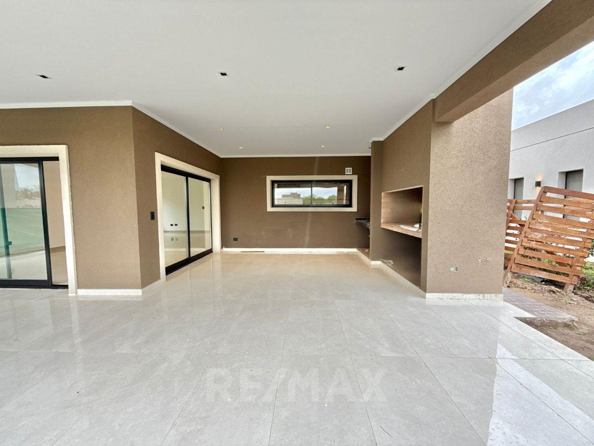 Foto de CASA 6 AMB VENTA B°SAN PABLO MUDATE YA CON EL 30%, imagen 2