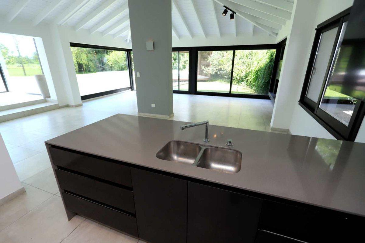 Foto de VENTA CASA 5 AMB. LOTE VISTA AL GOLF 1700 M2, imagen 5