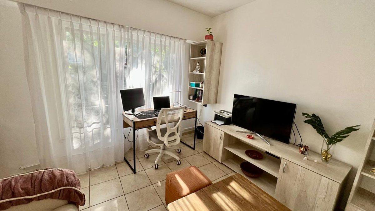 Foto de EN VENTA 2 1/2 AMBIENTES AV. CABILDO Y AV. LACROZE, imagen 1