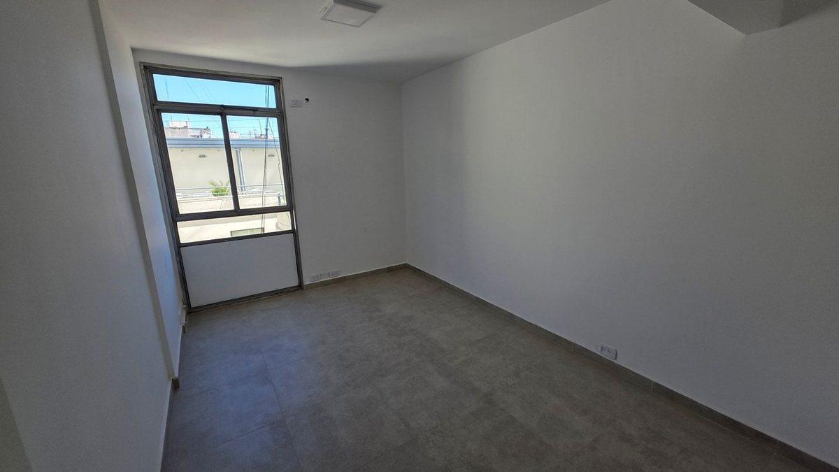 Foto de VENTA OFICINA SAN NICOLAS 3 DESPACHOS LUMINOSA, imagen 4