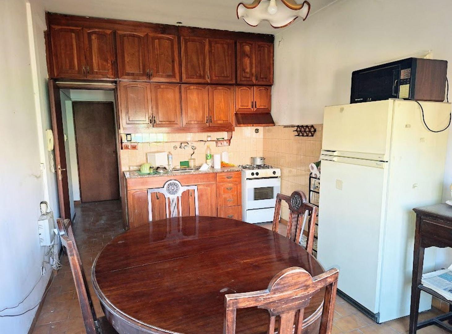 Foto de CASA EN VENTA EN TEMPERLEY CON FONDO Y 2 LOCALES, imagen 2