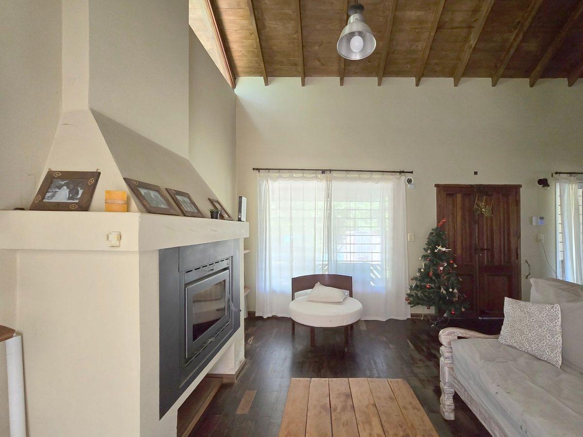 Foto de CASA 5 AMB A MTS COUNTRY BANCO PROVINCIA PERMUTA, imagen 4