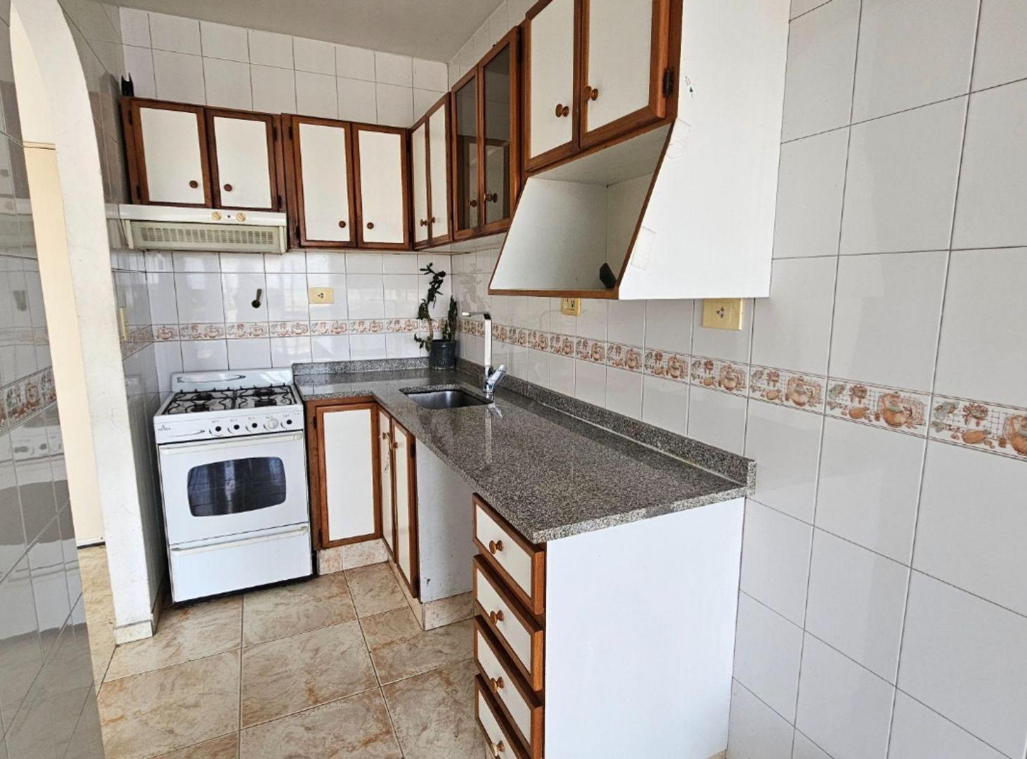 Foto de VENTA 2 amb La Boca piso alto Balcón Luminoso, imagen 2