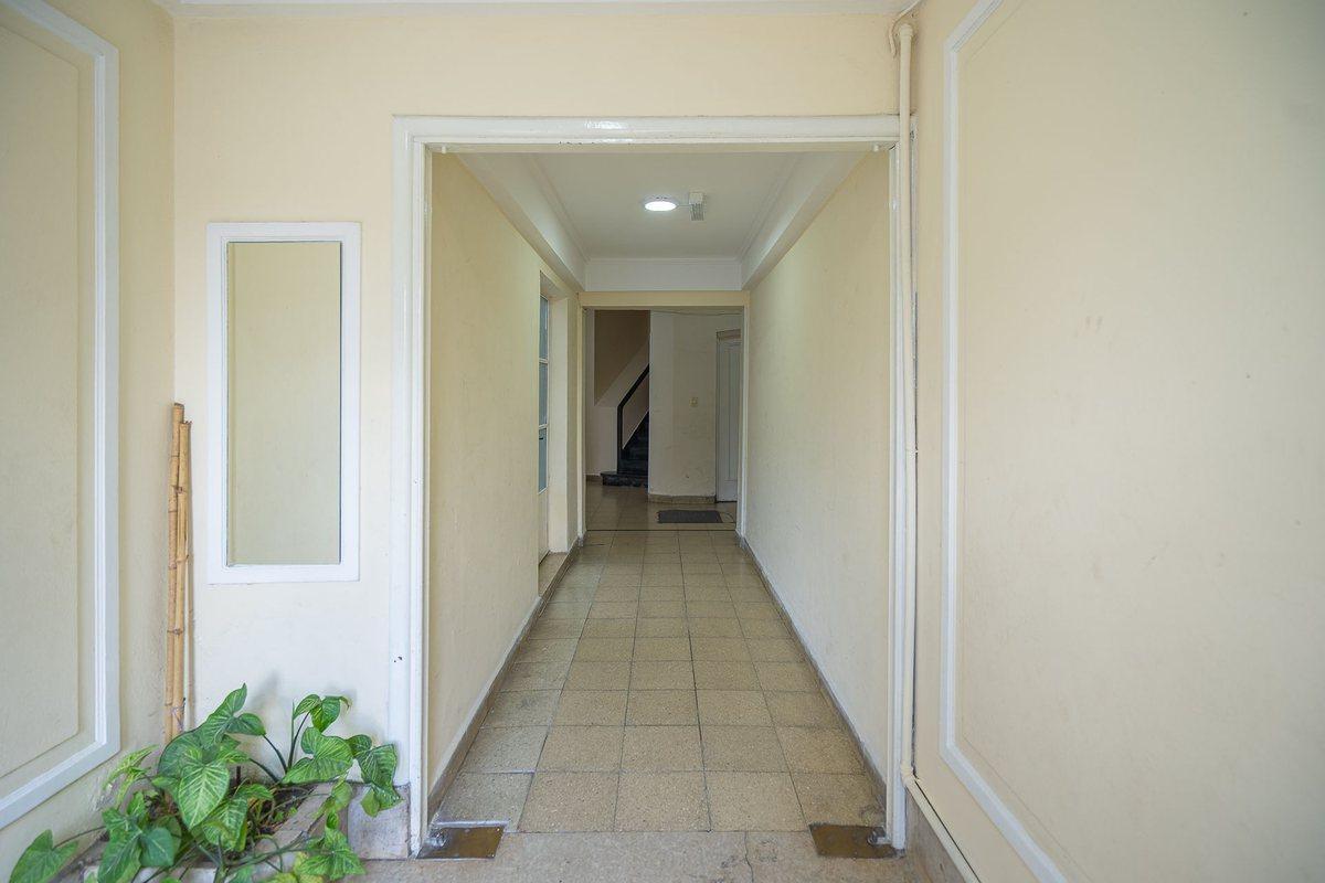 Foto de Casa edificio en block 20 u venta Pque Chacabuco, imagen 2