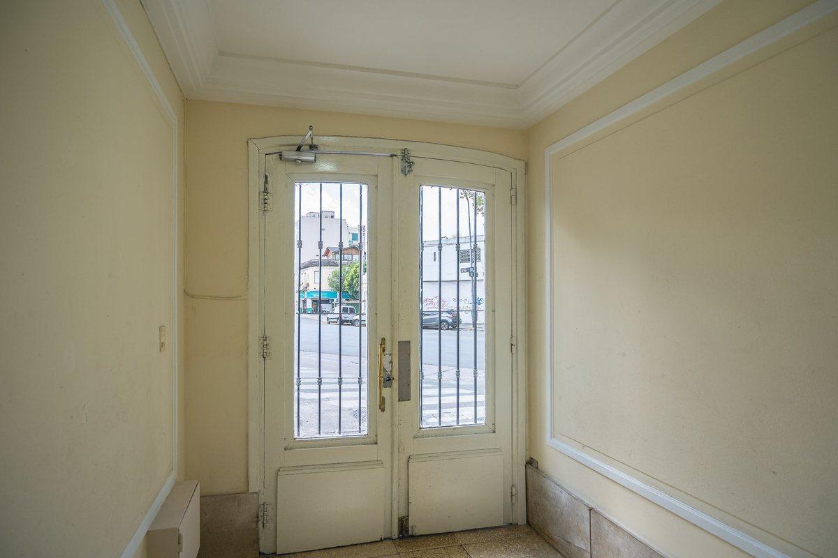 Foto de Casa edificio en block 20 u venta Pque Chacabuco, imagen 1