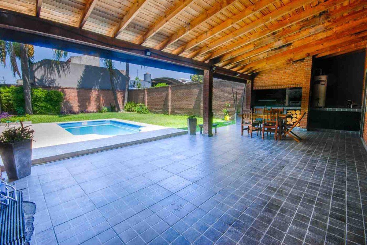 Foto de Casa 5 amb Venta El Palomar Pileta Parque PERMUTA, imagen 3