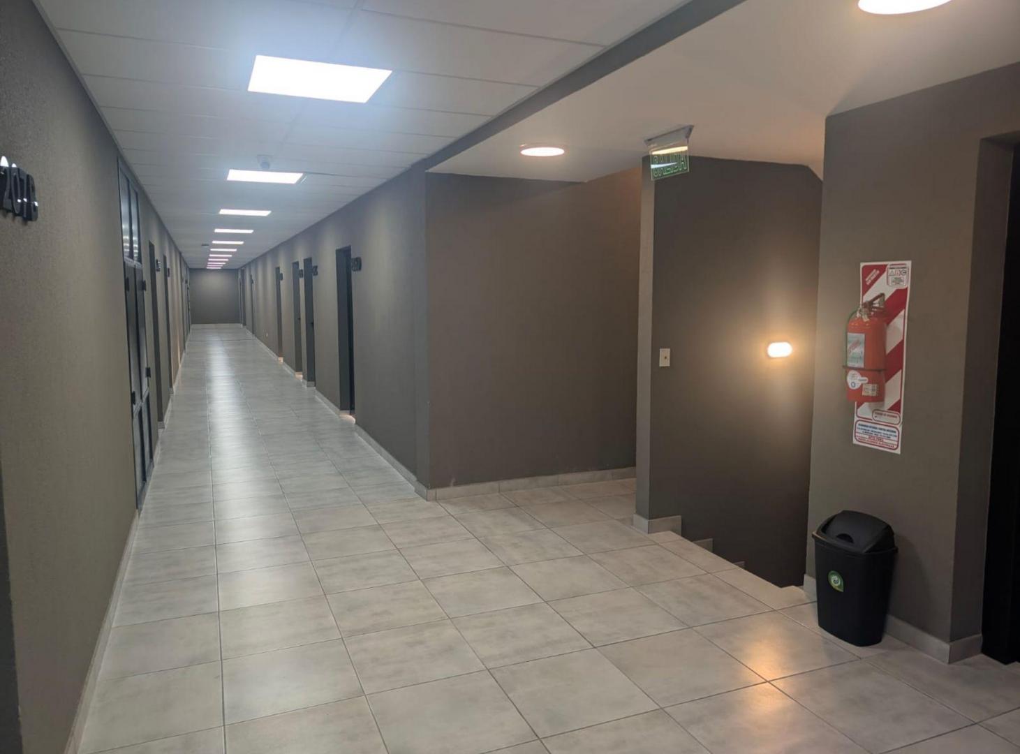 Foto de VENTA OFICINA EN OFFICE GARDEN, FRENTE AUTOPISTA, imagen 5