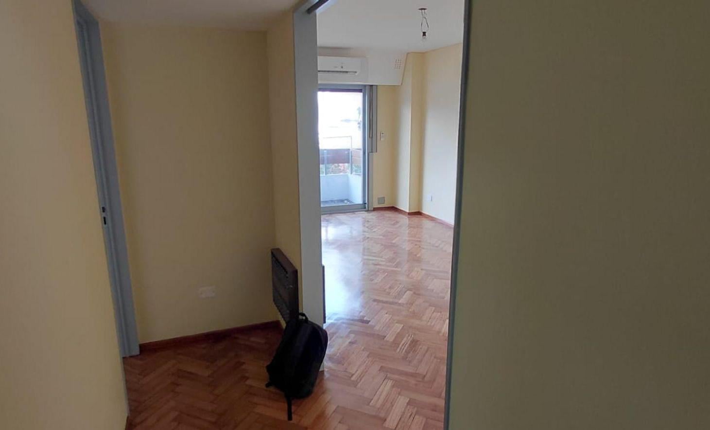 Foto de Alquiler Tres ambientes balcón y Patio Bme Mitre, imagen 5