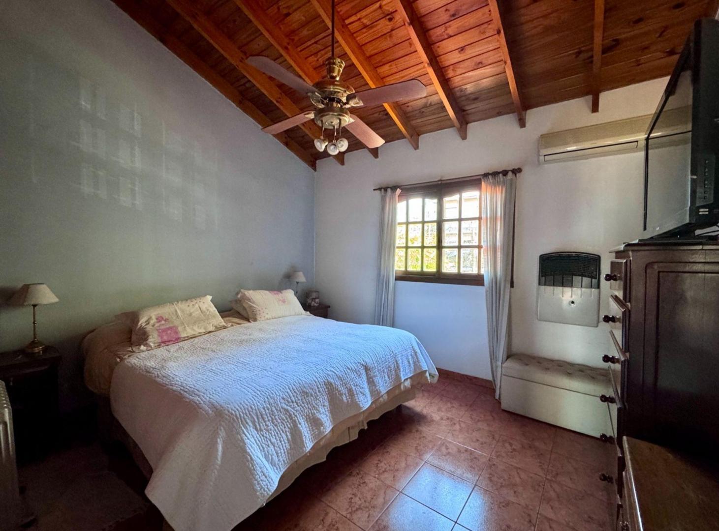 Foto de VENTA CASA 7 AMB JARDÍN PILETA QUINCHO SARANDÍ, imagen 3