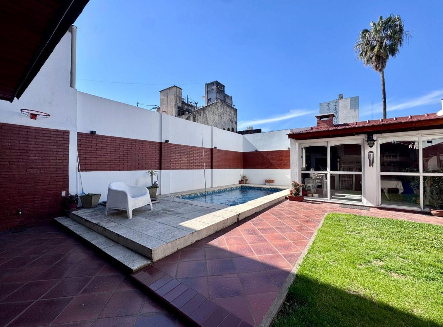 Foto de VENTA CASA 7 AMB JARDÍN PILETA QUINCHO SARANDÍ, imagen 1