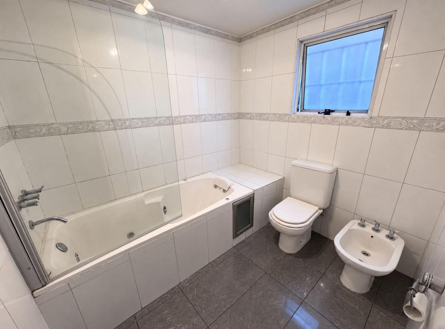 Foto de VENTA CASA 7 AMB JARDÍN PILETA QUINCHO SARANDÍ, imagen 2