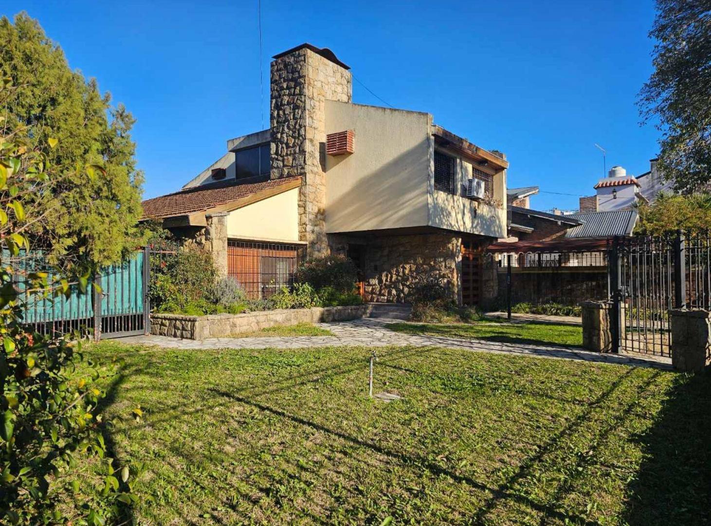 Foto de VENTA CASA 5 AMB DOBLE FRENTE HURLINGHAM PARQUE, imagen 1