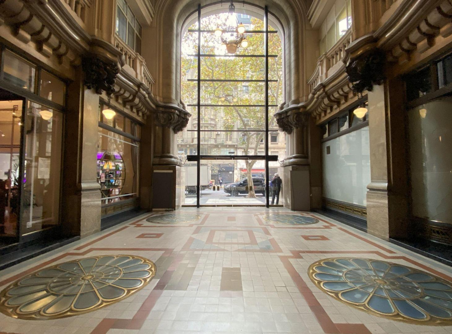 Foto de VENTA OFICINA COMERCIAL -PALACIO BAROLO, imagen 2