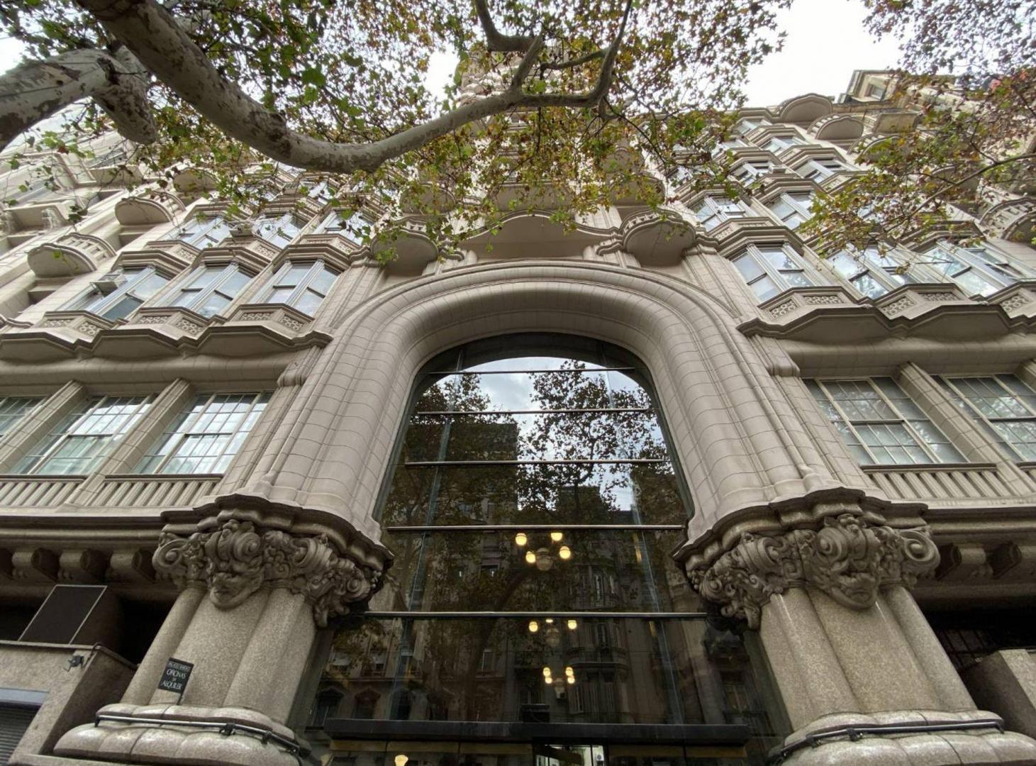 Foto de VENTA DE OFICINA - PALACIO BAROLO, imagen 1