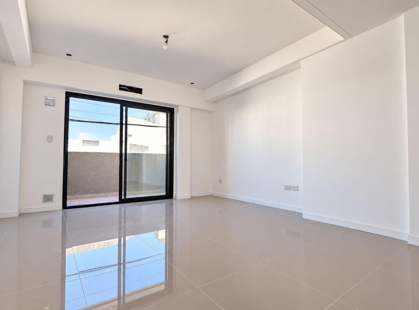 Foto de VENTA MONOAMBIENTE BALCON MONTE CASTRO ESTRENAR, imagen 1