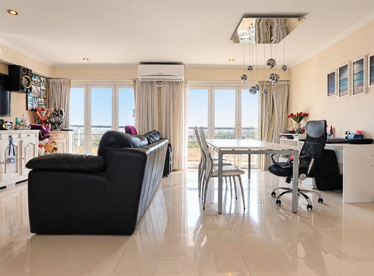 Foto de VENTA DEPTO 4 AMB CON BALCON 3 COCHERA Y BAULA, imagen 4