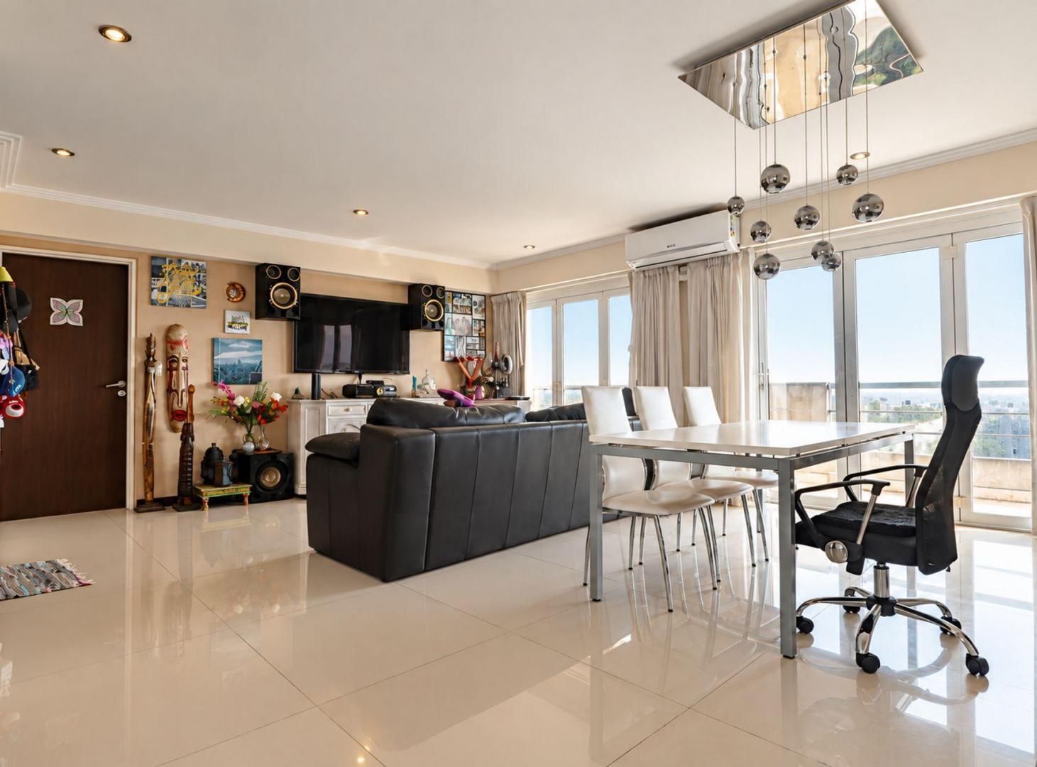 Foto de VENTA DEPTO 4 AMB CON BALCON 3 COCHERA Y BAULA, imagen 3