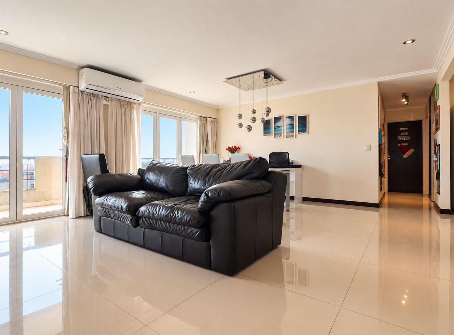 Foto de VENTA DEPTO 4 AMB CON BALCON 3 COCHERA Y BAULA, imagen 2