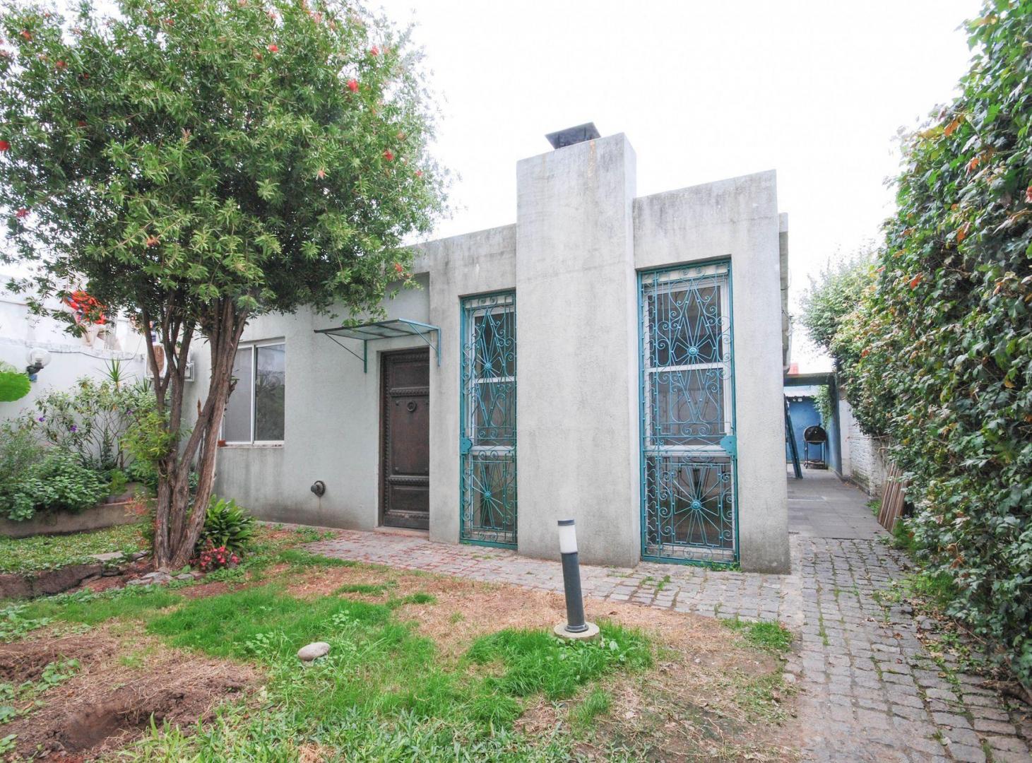 Foto de PH Tipo Casa 3 Amb VENTA Pta Baja Parque Pileta, imagen 1