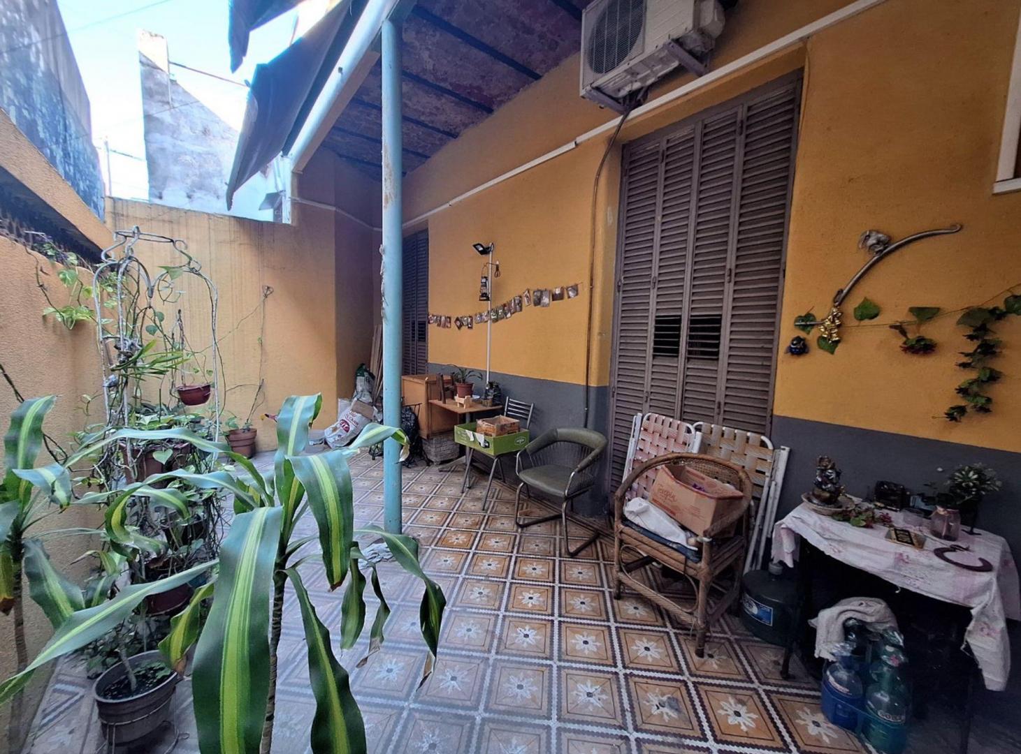 Foto de VENTA CASA 5 AMB TERRAZA JARDIN PARQUE AVELLANEDA, imagen 2
