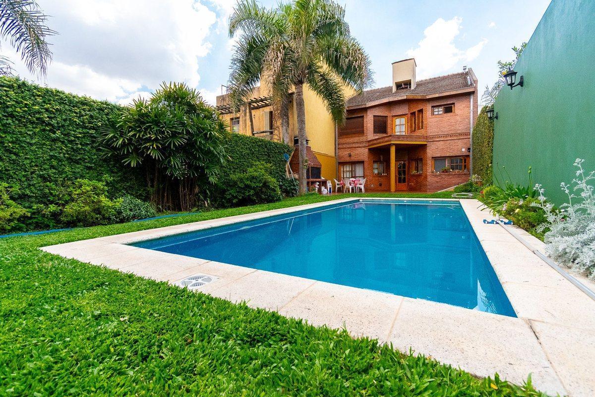 Foto de VENTA CASA 4 AMB JARDIN PISCINA GARAGE SAENZ PEÑA, imagen 2