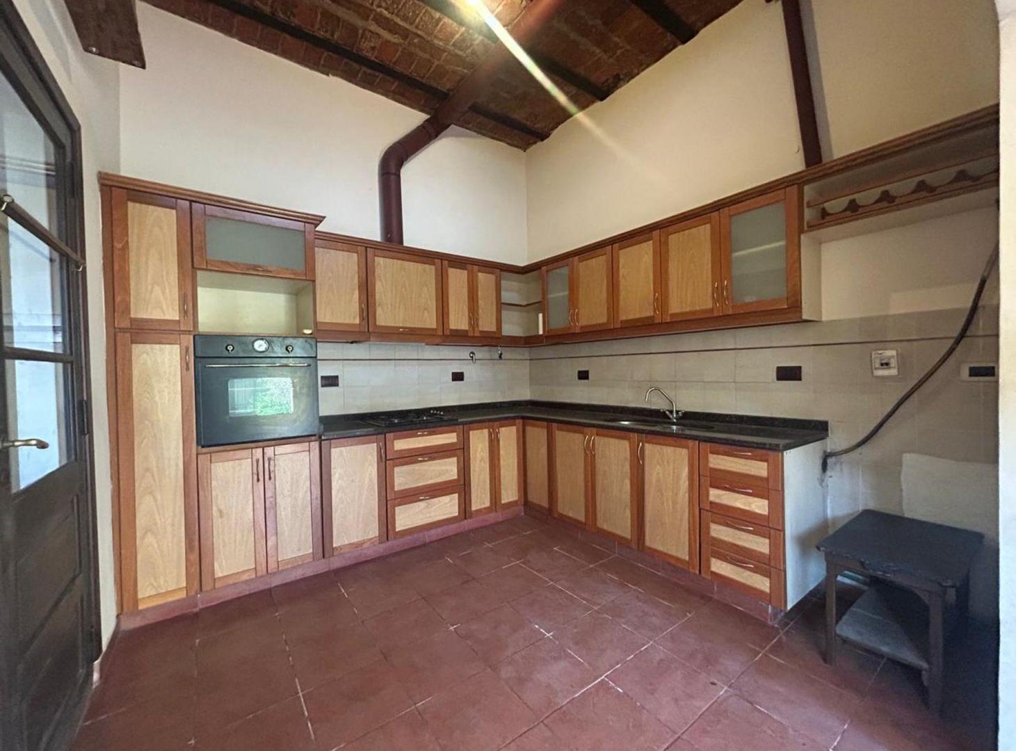 Foto de Casa 6 ambientes Venta Villa Martelli con Parque, imagen 3